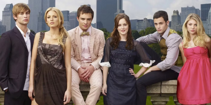 Gossip Girl’s main characters, from left to right, Nate Archibald, Serena Van Der Woodsen, Chuck Bass, Blair Waldorf, Dan Humphrey, and Jenny Humphrey (Photo by: Monica Coman).
