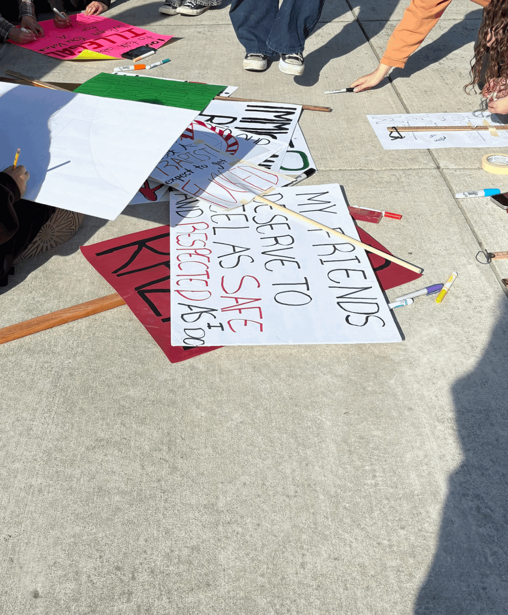 Tech High students gathered in the quad to make dozens of signs for the protest (Photo By: Nayla Makinano).